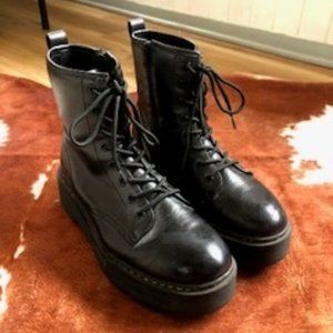 Universal Thread Chunky Black Boots